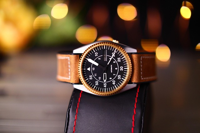 Pilot's watch showing local and Zulu time zones