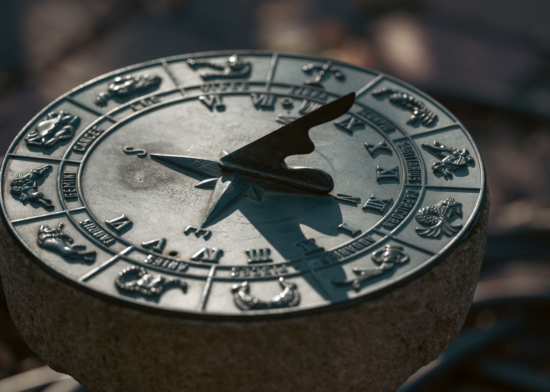 How Sundials Work (and How to Read One Correctly)